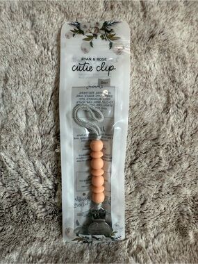 Ryan & Rose Peach Cutie Clip